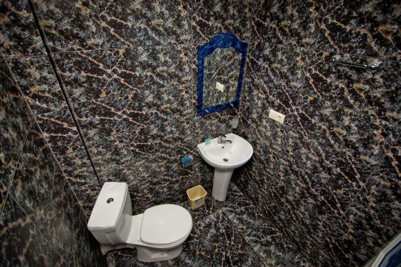 Vizit Hotel Batoemi Buitenkant foto