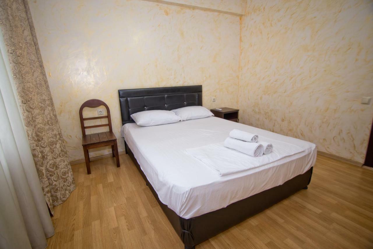 Vizit Hotel Batoemi Buitenkant foto